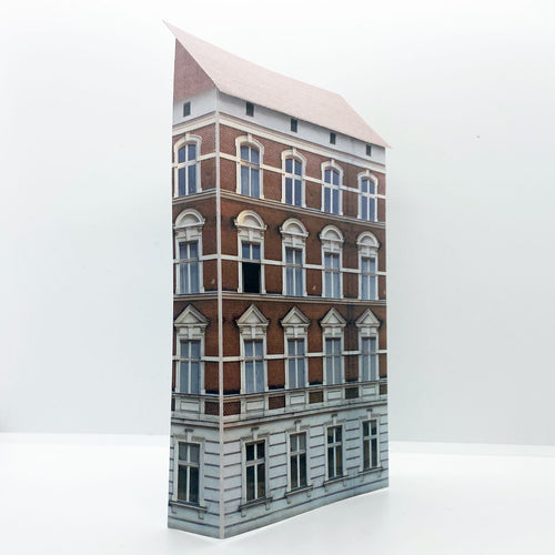 low relief n gauge apartment building