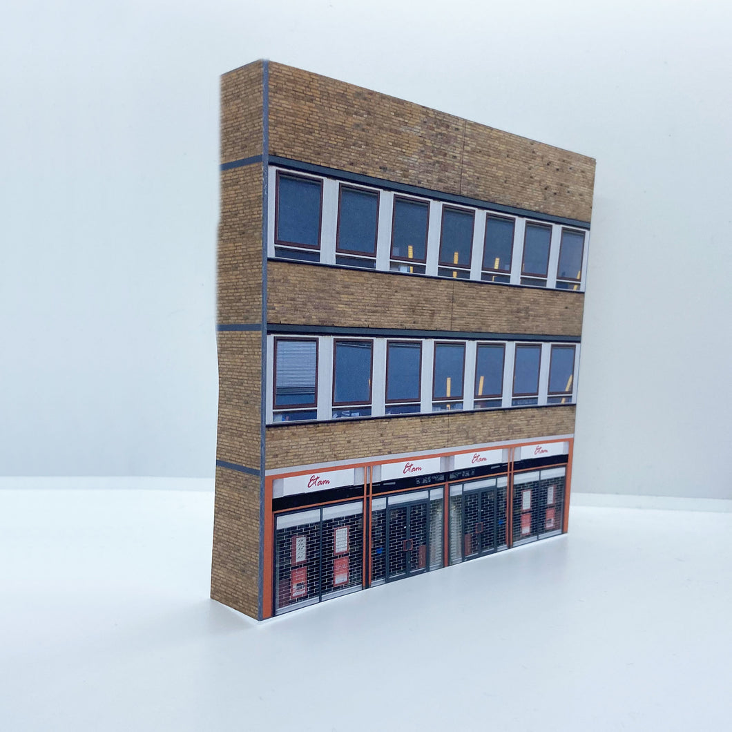 n gauge low relief building with clothing store from 1990's