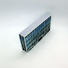 Load image into Gallery viewer, Modern low relief office building in N scale