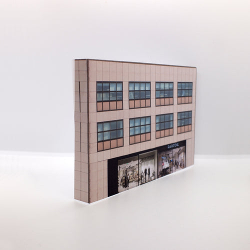 n gauge low relief building with shop